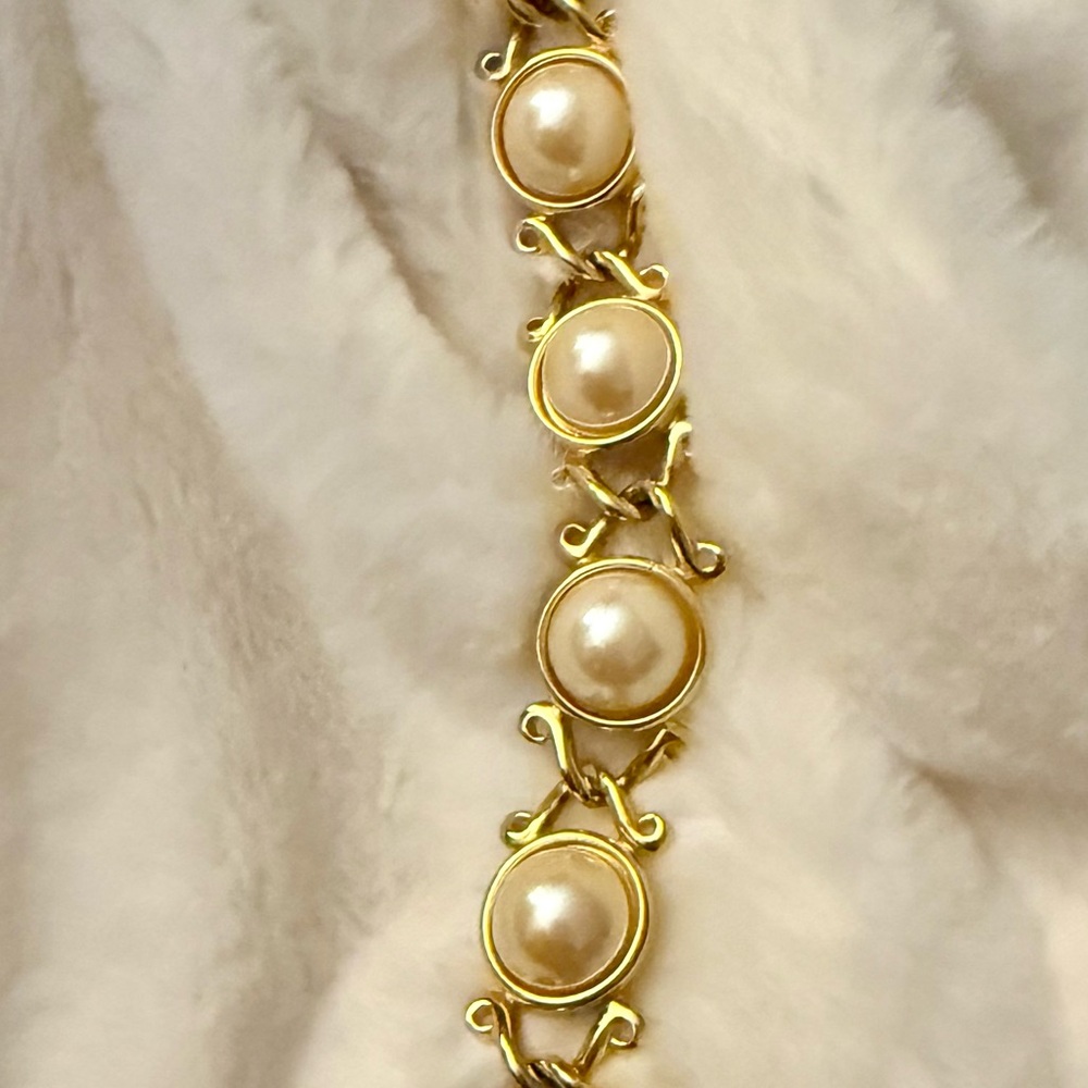 Vintage Golden and Faux Pearl Women's Bracelet made by Weingeroff - Picture 3 of 11